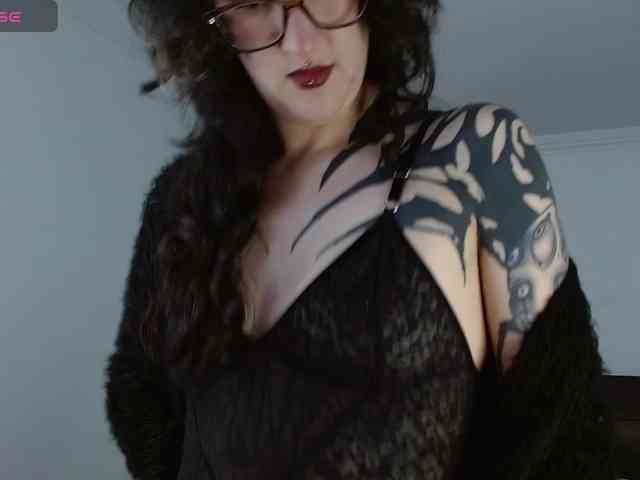 Modella: Inked-Val