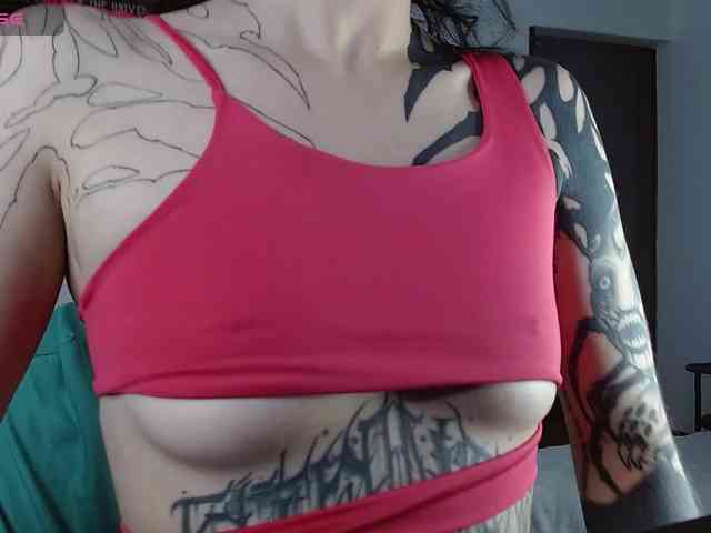 Modella: Inked-Val