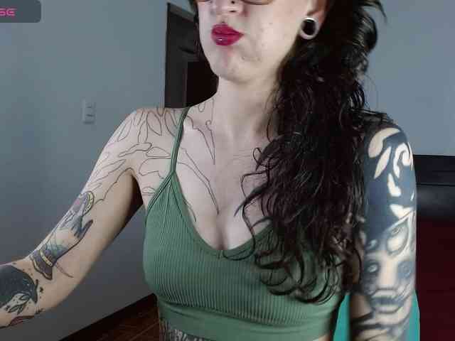 Modella: Inked-Val