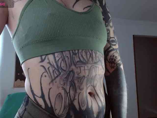 Modella: Inked-Val