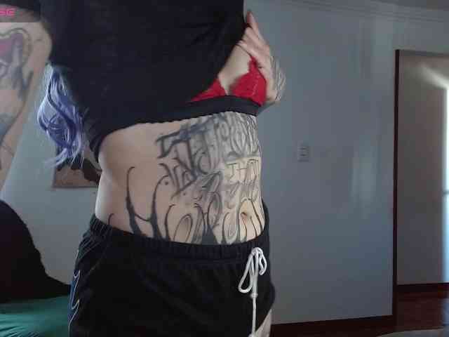 Modella: Inked-Val