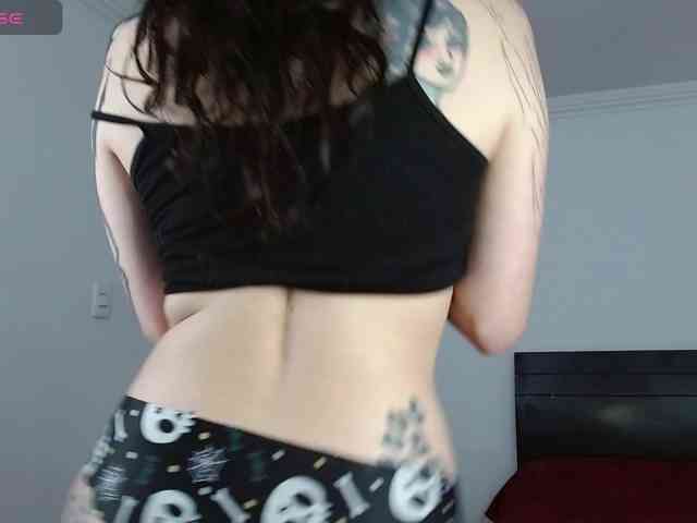 Modella: Inked-Val
