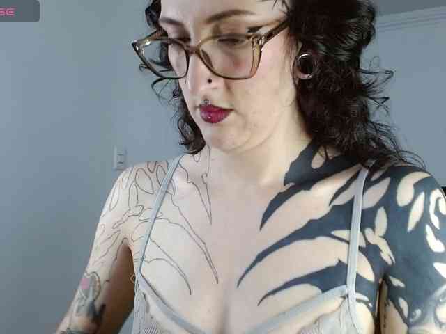 Modella: Inked-Val