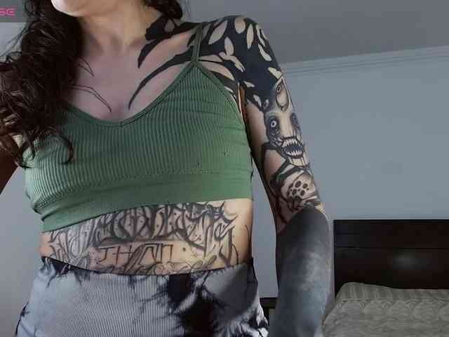 Modella: Inked-Val