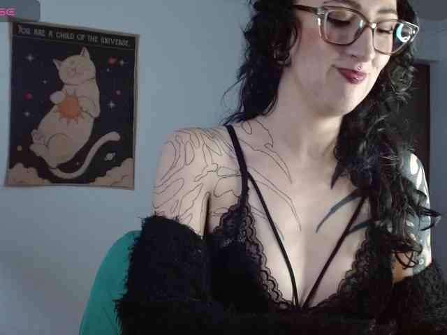 Modella: Inked-Val