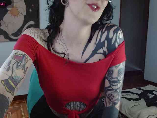 Modella: Inked-Val