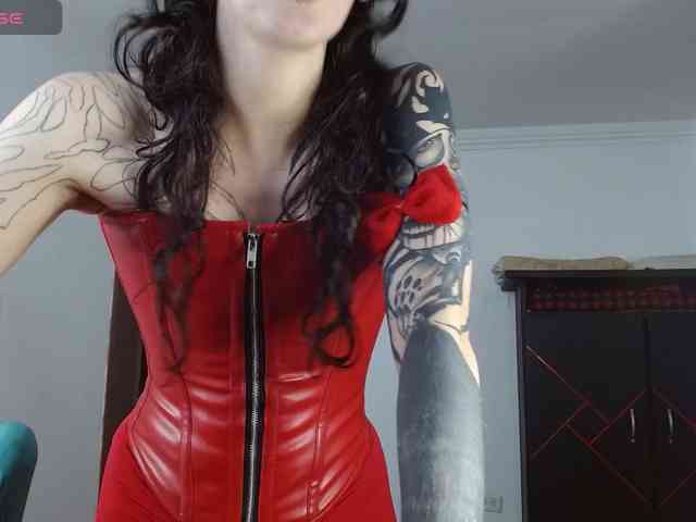 Modella: Inked-Val