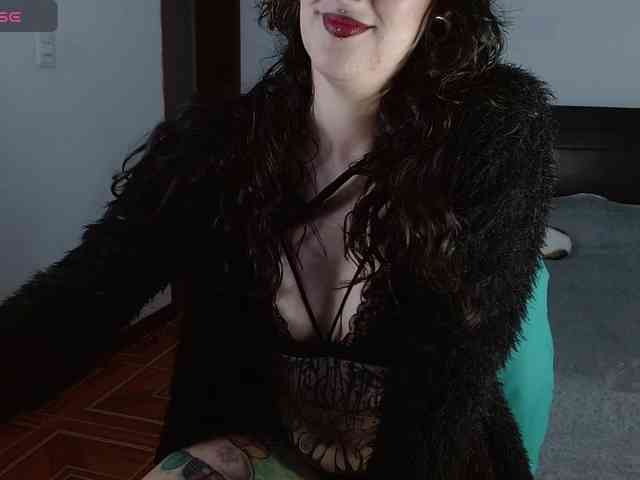 Modella: Inked-Val