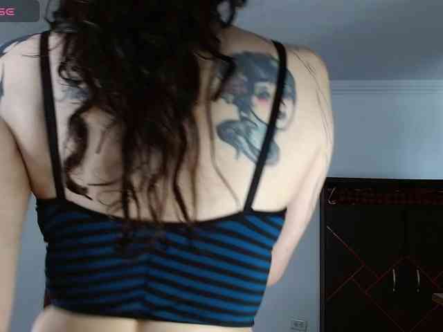 Modella: Inked-Val