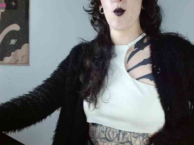 Modella: Inked-Val
