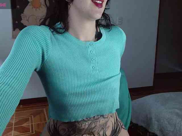 Modella: Inked-Val
