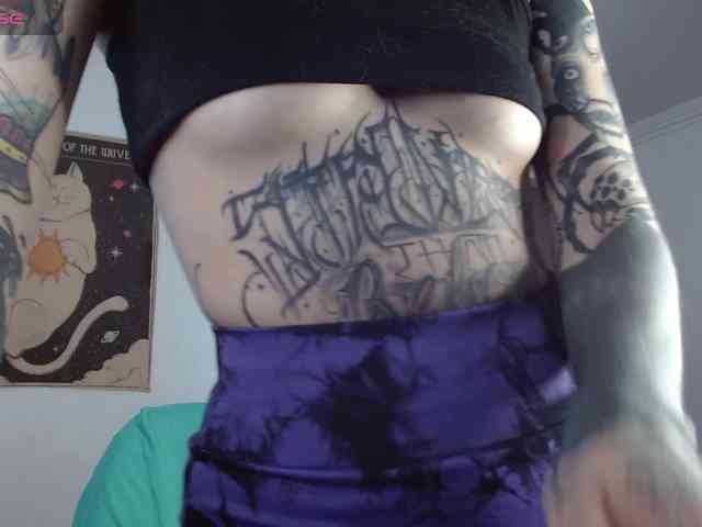 Modella: Inked-Val