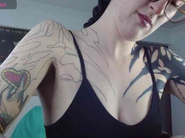 Modella: Inked-Val