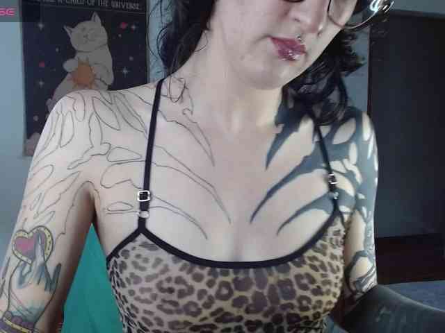 Modella: Inked-Val