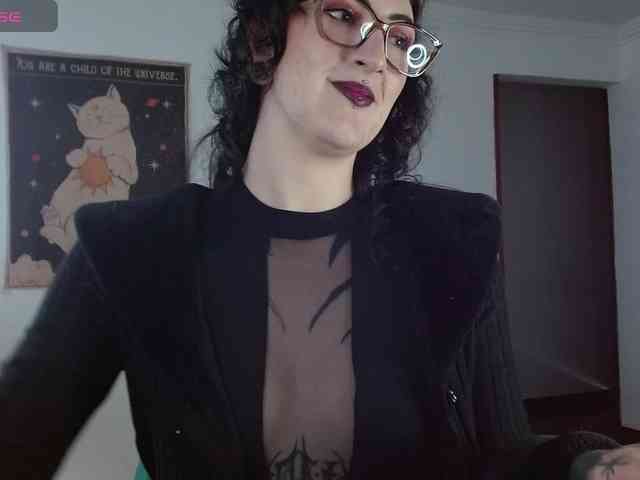 Modella: Inked-Val