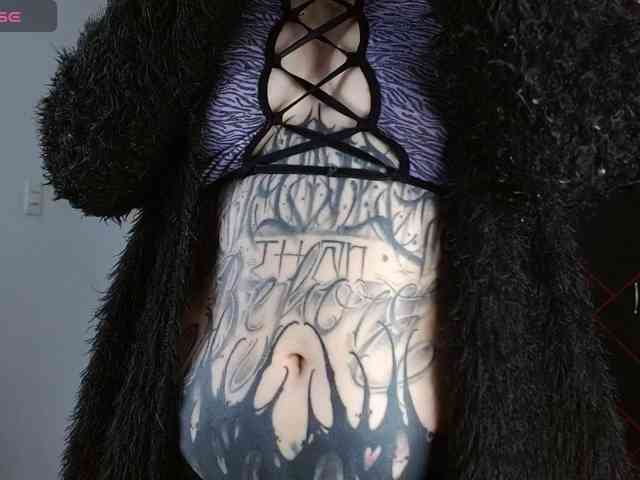 Modella: Inked-Val