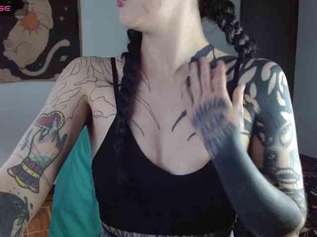 Modella: Inked-Val