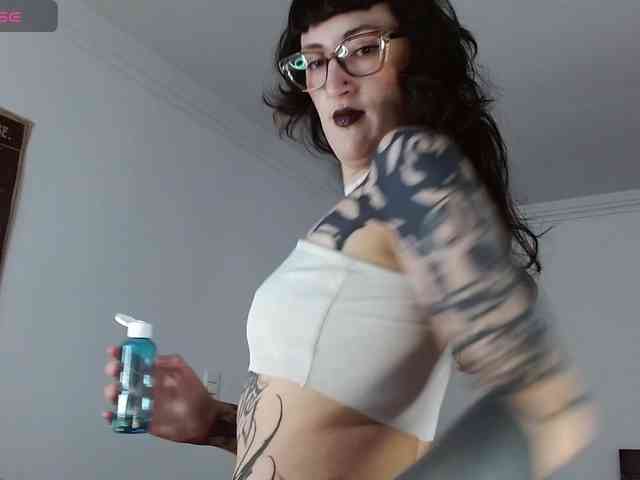 Modella: Inked-Val