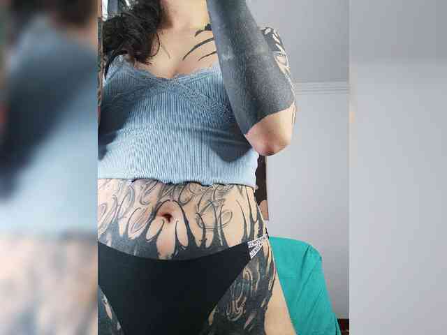 Modella: Inked-Val