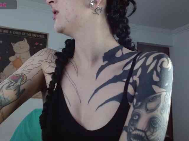 Modella: Inked-Val