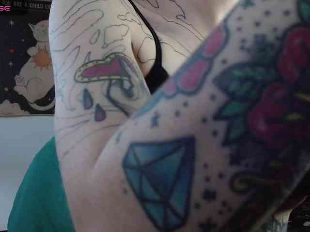 Modella: Inked-Val