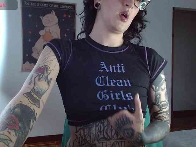 Modella: Inked-Val