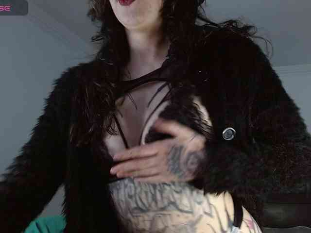Modella: Inked-Val