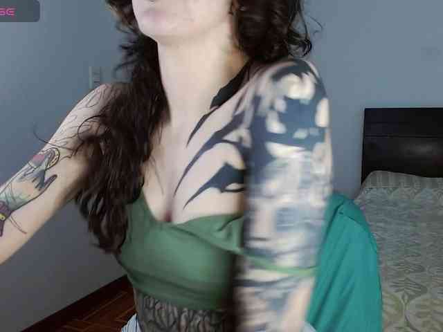 Modella: Inked-Val