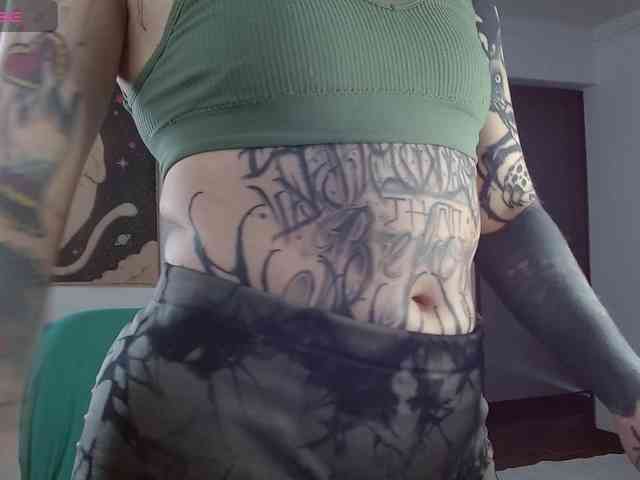 Modella: Inked-Val