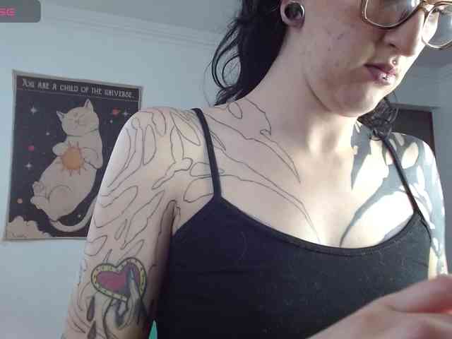 Modella: Inked-Val