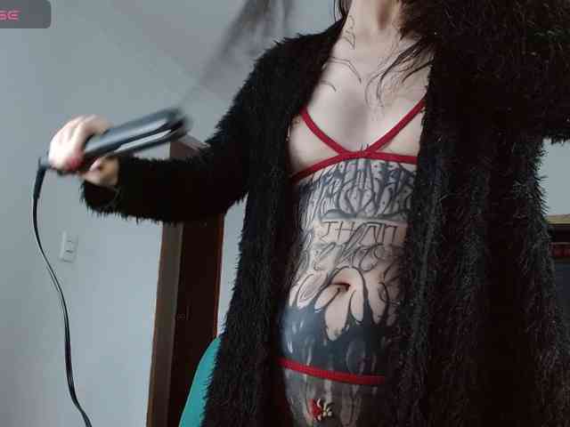 Modella: Inked-Val