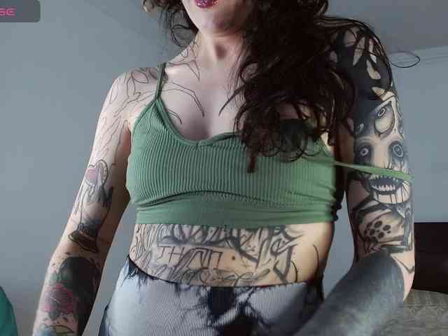 Modella: Inked-Val