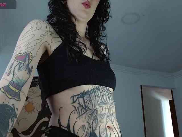 Modella: Inked-Val