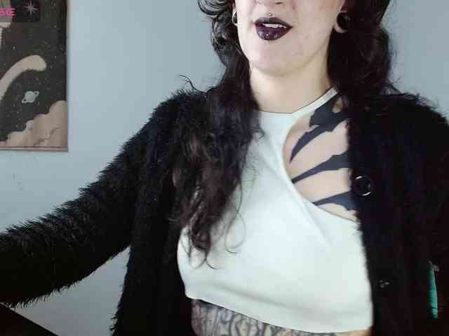 Modella: Inked-Val