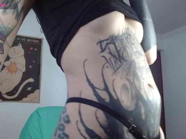 Modella: Inked-Val