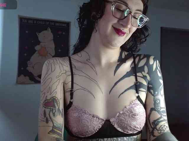 Modella: Inked-Val