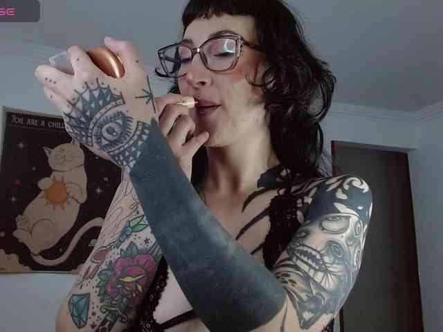 Modella: Inked-Val