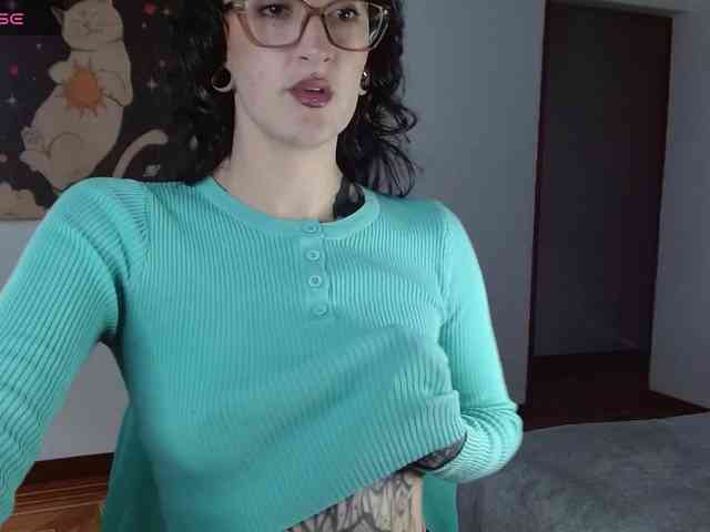 Modella: Inked-Val