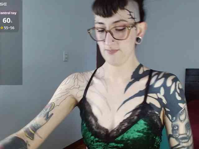 Modella: Inked-Val