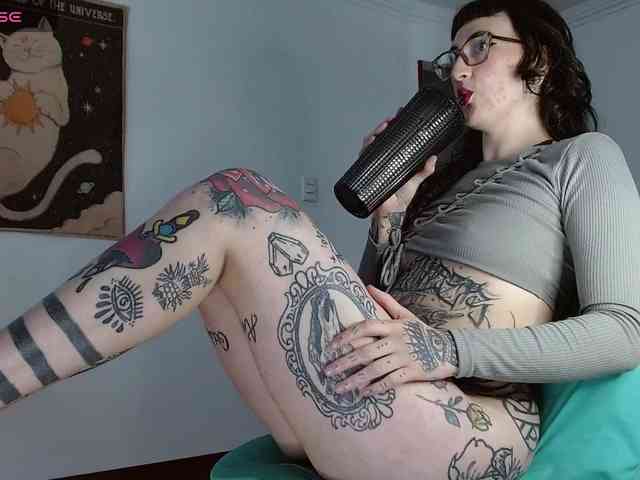 Modella: Inked-Val