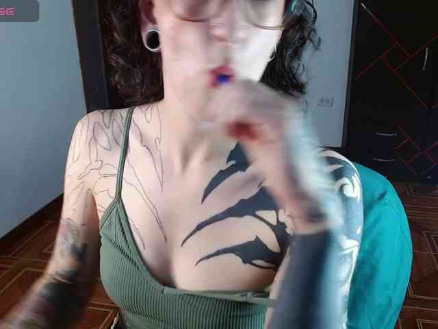 Modella: Inked-Val