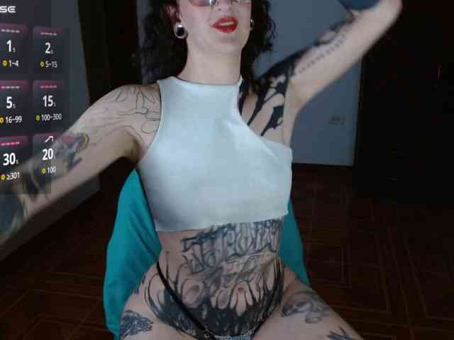 Modella: Inked-Val