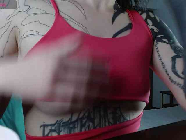 Modella: Inked-Val