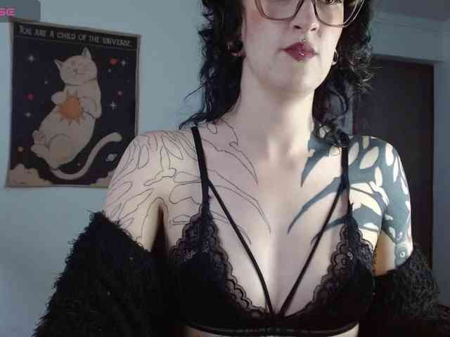 Modella: Inked-Val