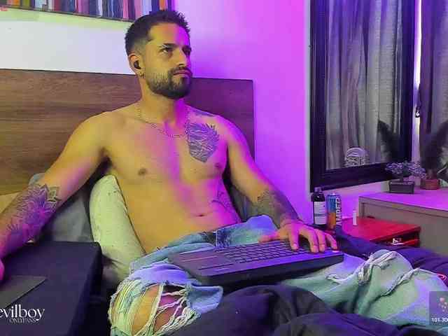Davevilboy Sex Cam Show