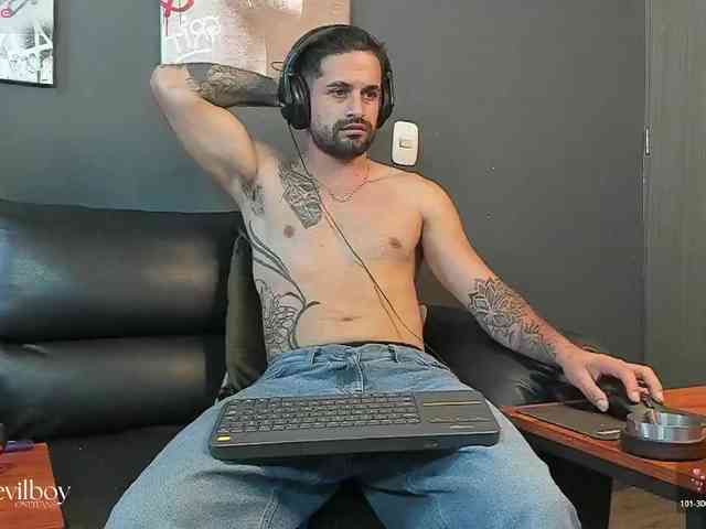 Davevilboy Sex Cam Show