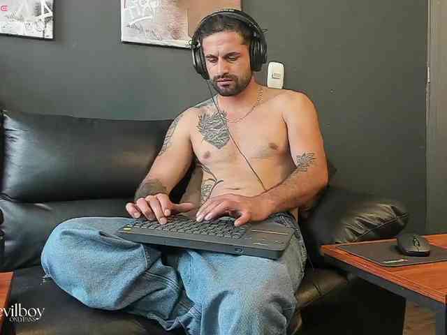 Davevilboy Sex Cam Show