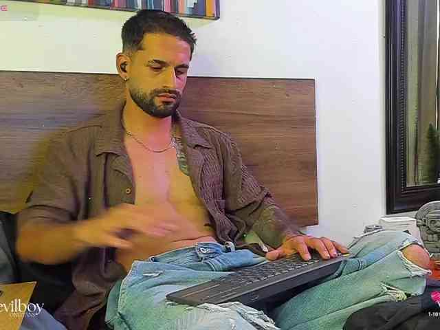 Davevilboy Sex Cam Show