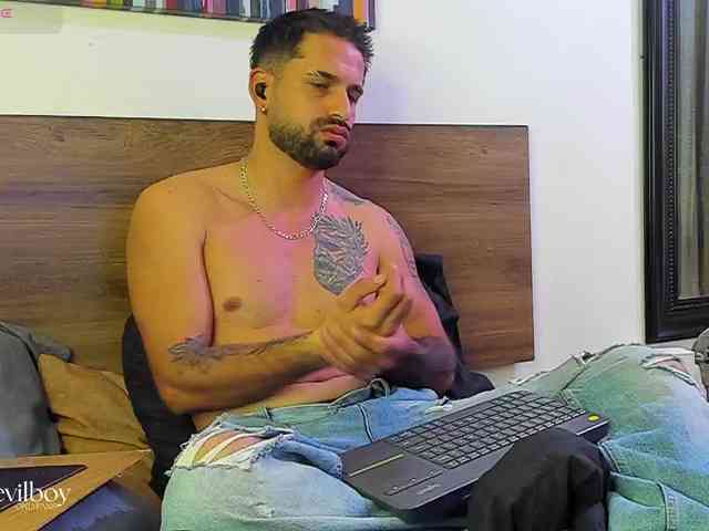 Davevilboy Sex Cam Show