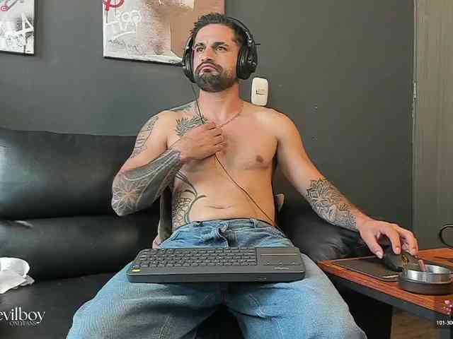 Davevilboy Sex Cam Show